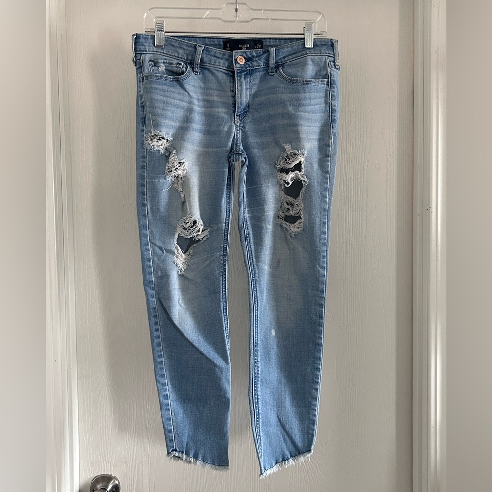 Hollister | Light Blue Distressed Ankle Jeans | Size 29